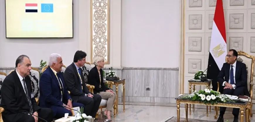رئيس الوزراء يلتقي رئيسة منطقة شمال أفريقيا والمشرق العربي بشركة إيني الإيطالية