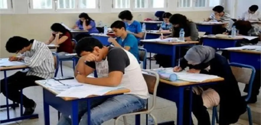 طلاب الثانوية العامة شعبة الرياضيات يؤدون اليوم مادة التفاضل والتكامل