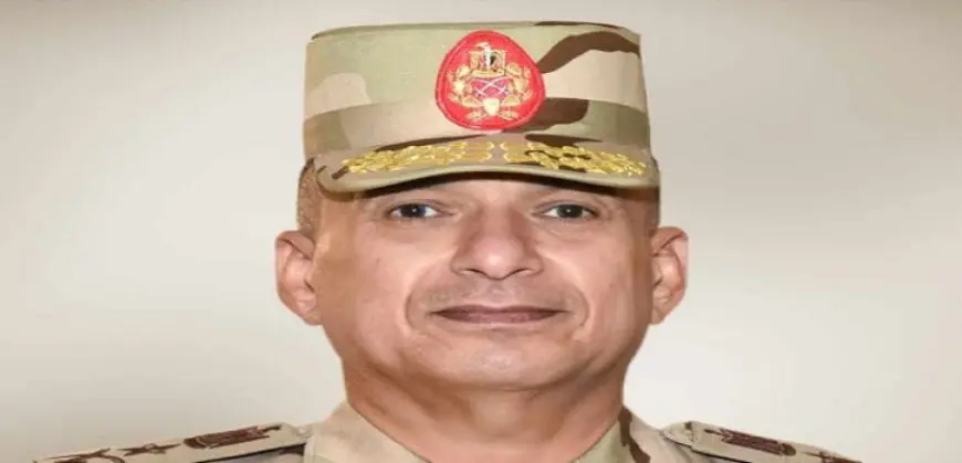 الرئيس السيسي يصدّق على ترقية قائد قوات الدفاع الجوي إلى رتبة الفريق