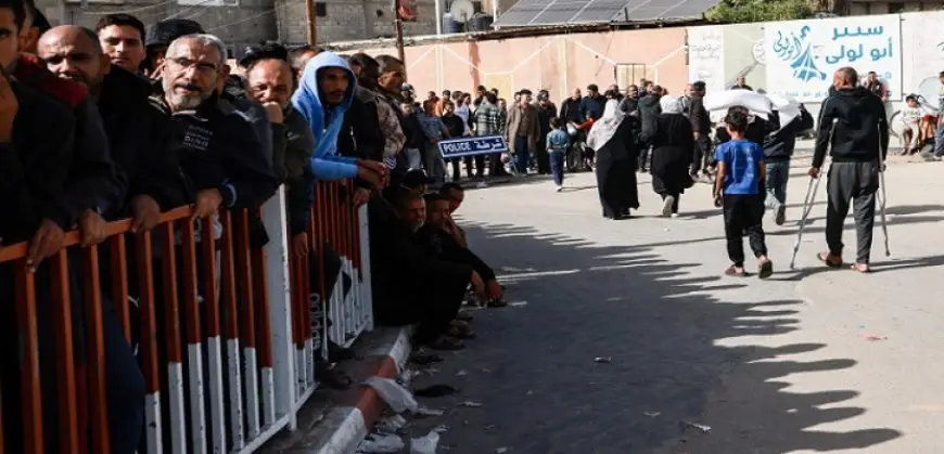 استشهاد 12 فلسطينيًا بغارات استهدفت منتظري المساعدات في غزة