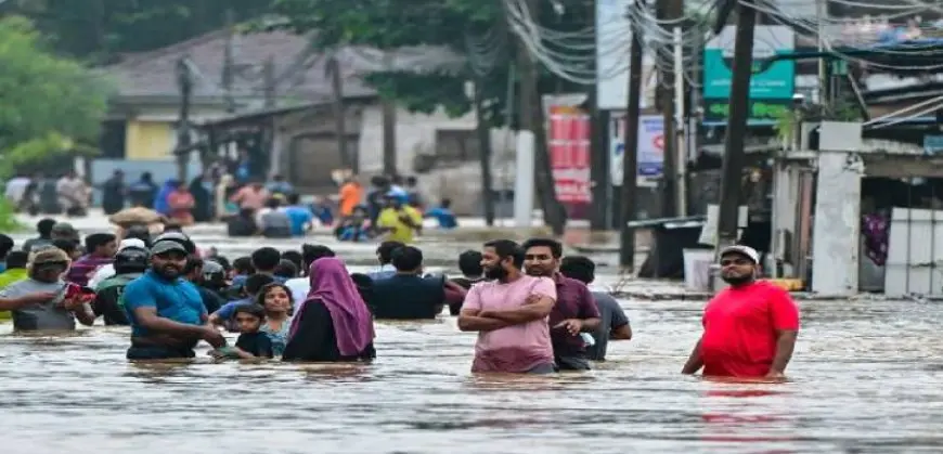 سريلانكا : 12 قتيلا وأكثر من 300 الف متضرر بسبب العاصفة الاستوائية فنجال