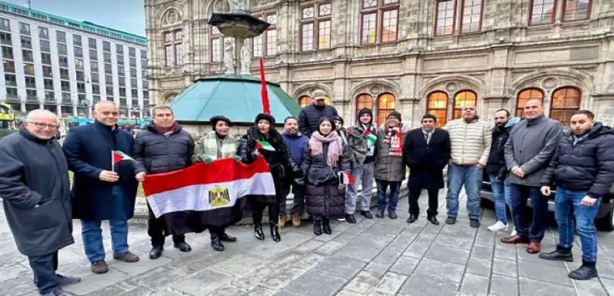 وقفة احتجاجية لأبناء الجاليات العربية بالعاصمة الفرنسية باريس ضد دعوات تهجير أهالى غزة